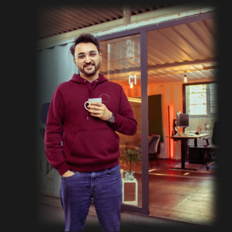 Portrait von Hamid Afzali, Filmemacher und Ihr Ansprechpartner für Videoproduktion in Karlsruhe.