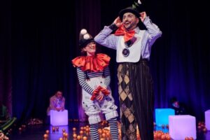 Clown-Darsteller Hamid Afzali bei einer Theatervorstellung in Karlsruhe – Schauspiel und Storytelling als Grundlage für Filmproduktion und Videografie